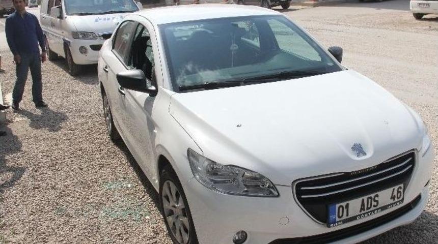 Otomobilin Camını Kırıp 40 Bin Lira &Ccedil;aldılar