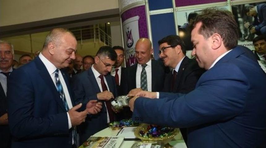 Manisa&rsquo;da Fuarın G&ouml;zdesi Şehzade Tatlısı Oldu