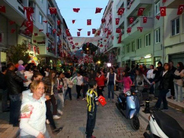 Mahalle Sakinlerinden Örnek '23 Nisan' Kutlaması