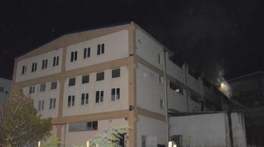Kau&ccedil;uk Fabrikasında Yangın