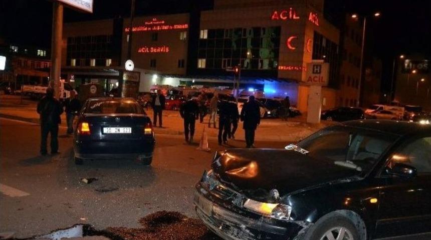 Otomobiller &Ccedil;arpıştı: 4 Yaralı