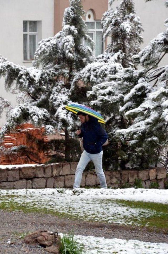 Kayseri’Ye Kar Yağdı