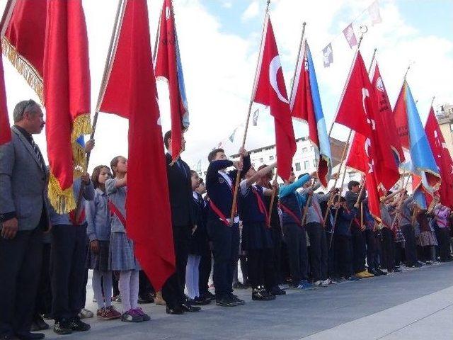 23 Nisan’a Çelenkli Kutlama