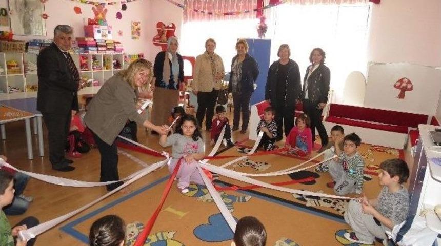 T&uuml;rk Kadınlar Birliği&rsquo;nden &Ouml;ğrencilere 23 Nisan Jesti