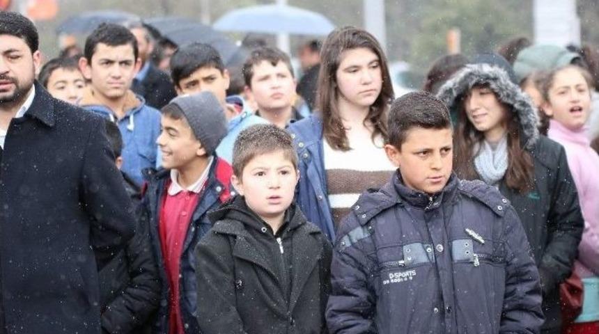 Kayseri&rsquo;de Kar Altında 23 Nisan Kutlaması