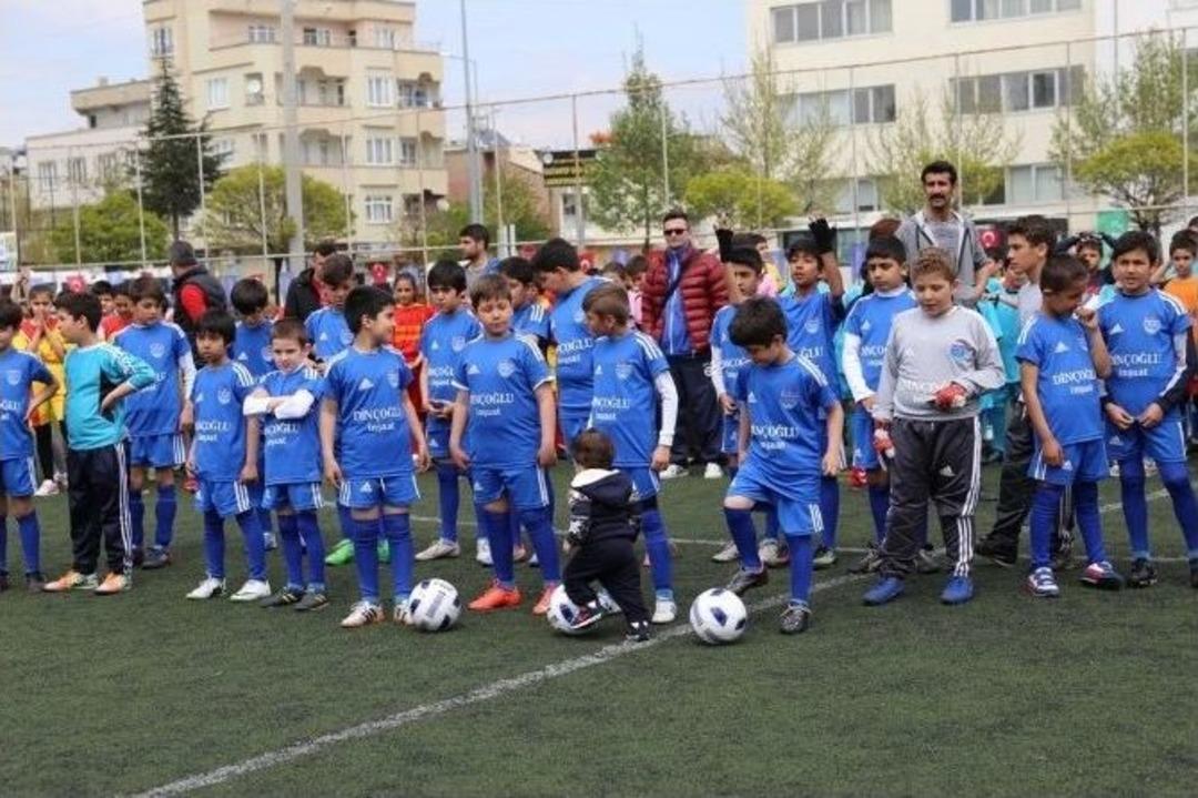 B&uuml;y&uuml;kşehir Belediyespor Alt Yapısından Futbol Şenliği