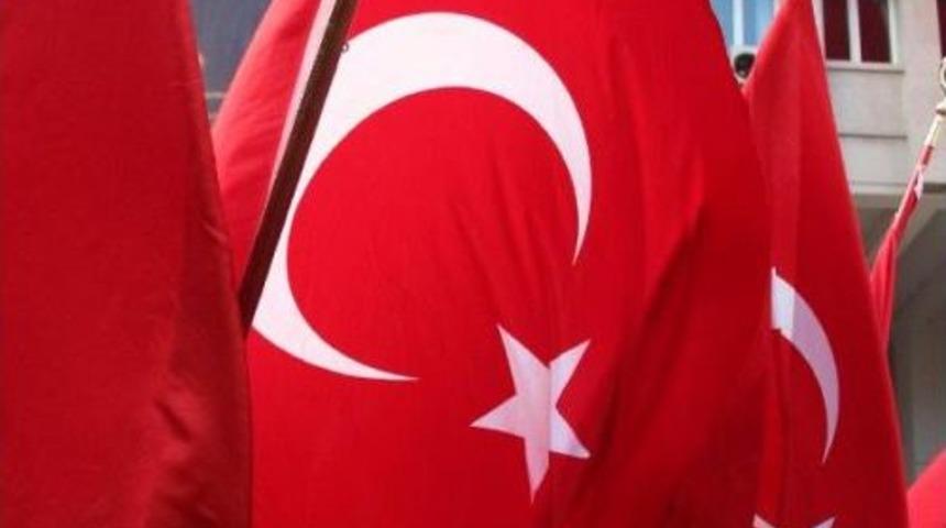 Vali Koltuğuna Oturdu, Dondurma Istedi