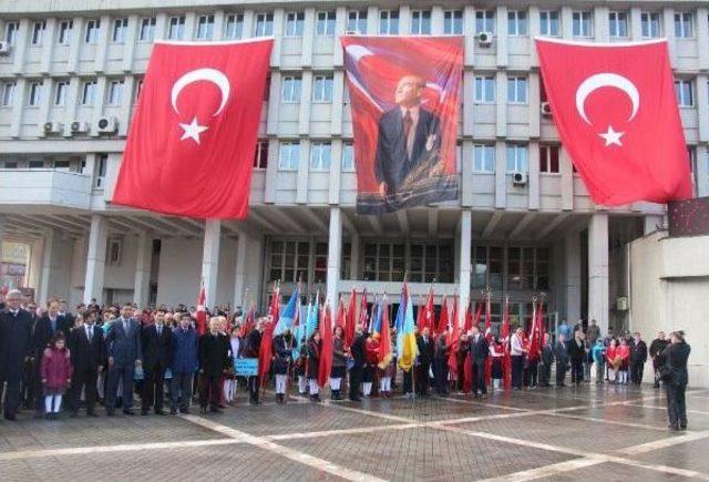 Vali Koltuğuna Oturdu, Dondurma Istedi