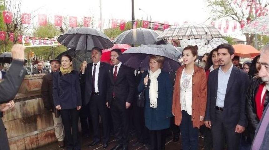 Chp&rsquo;den Atat&uuml;rk Anıtına &Ccedil;elenk Sunumu