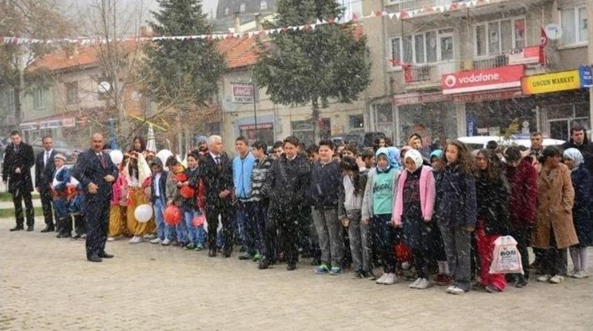 Kar Altında 23 Nisan Kutlamaları