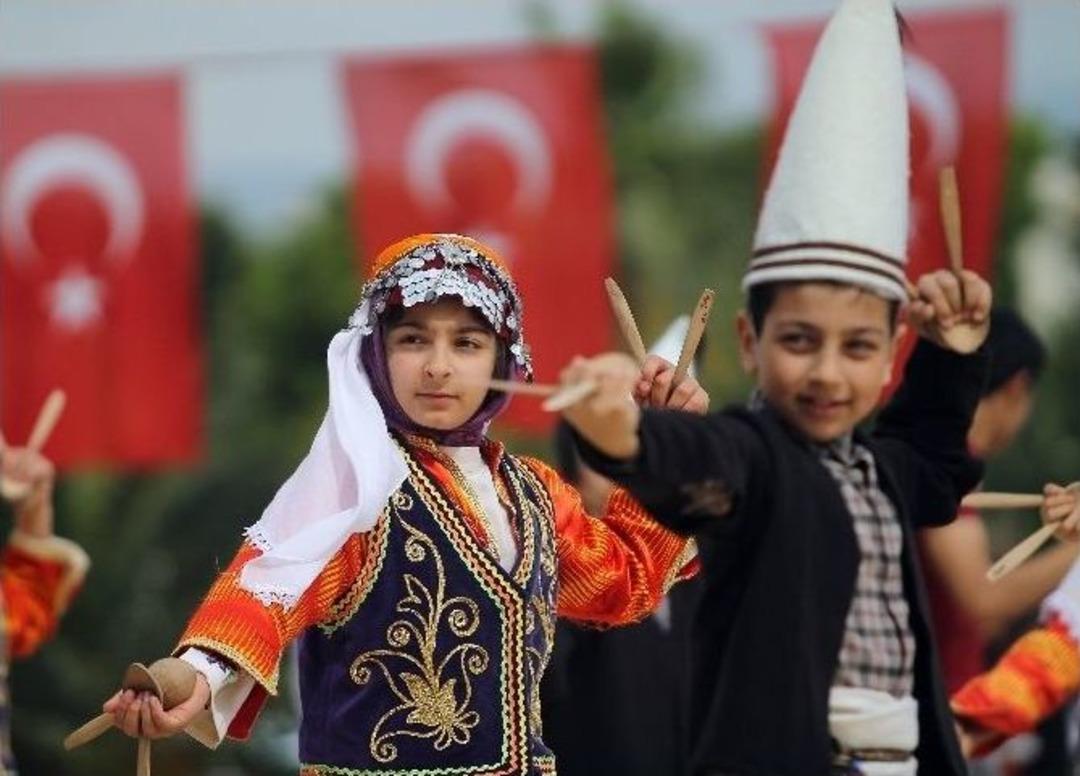 Mersin&rsquo;de 23 Nisan T&ouml;renlerle Kutlandı