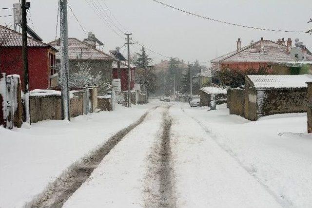 Yunak’ta 23 Nisan Kutlamalarına Kar Engeli