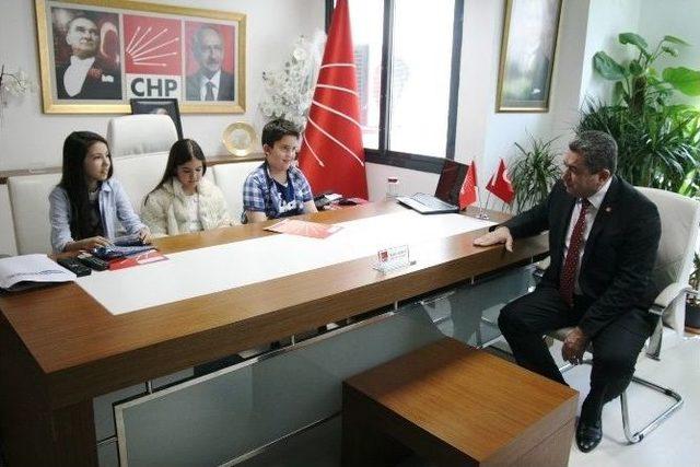 İzmir Chp’de Koltuklar Çocukların