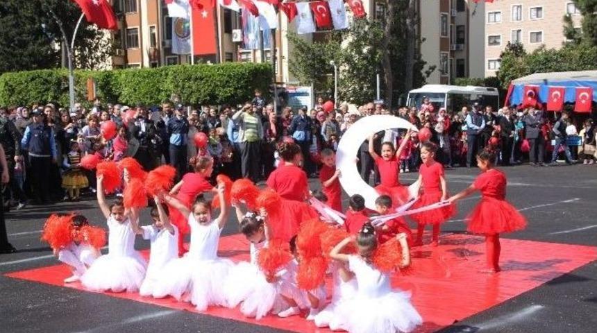 D&ouml;rtyol&rsquo;da &Ccedil;ocukların 23 Nisan Coşkusu