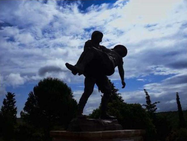 Çanakkale Zaferi'in Anısına 100 Bin Kare Fotoğraf Çekti