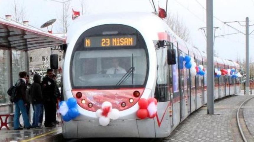 Kayseri&rsquo;De 23 Nisan Bayramı, Kar Yağışı Altında Kutlandı (3)