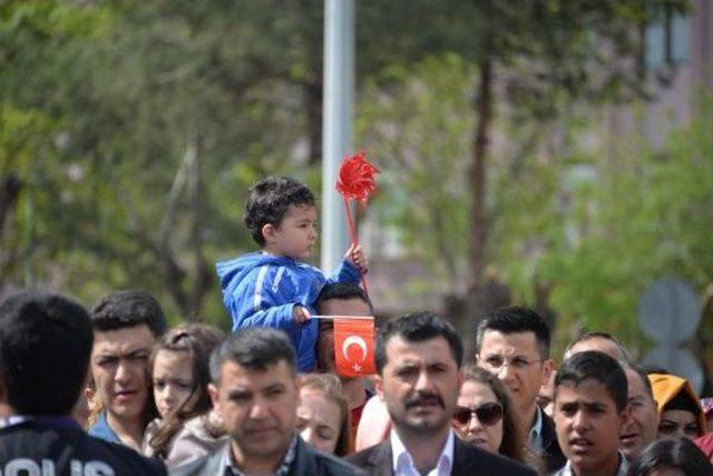 Diyarbakır'daki 23 Nisan Kutlamalarında Elektrik Kesintisi