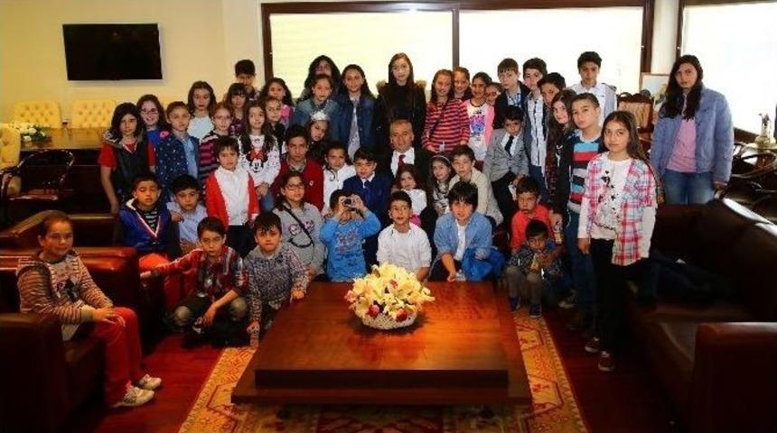 Denizli&rsquo;de Başkanlık Koltuğuna &Uuml;&ccedil;&uuml;nc&uuml; Sınıf &Ouml;ğrencisi Oturdu