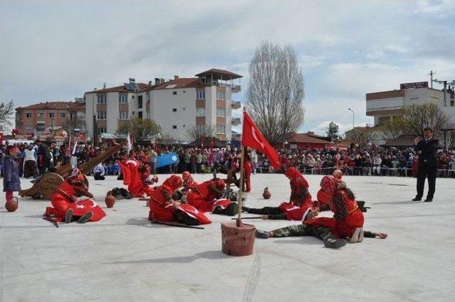 Çocuklarını, Battaniyeye Sarınarak İzlediler