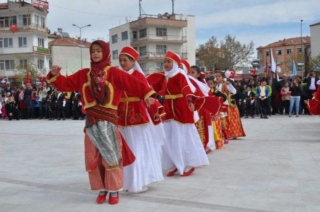 Çocuklarını, Battaniyeye Sarınarak İzlediler