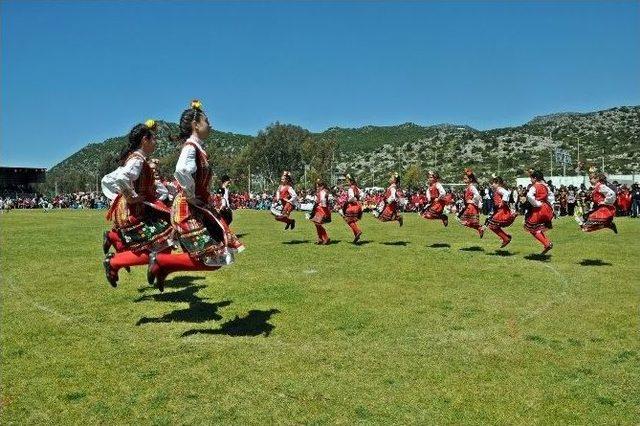 Demre’de 23 Nisan Coşkuyla Kutlandı