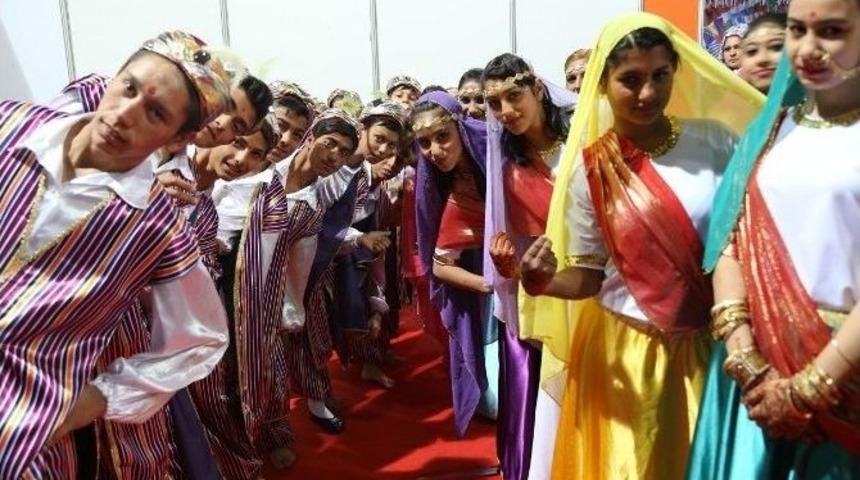 Roman Hint Dans Grubu Şaşırttı