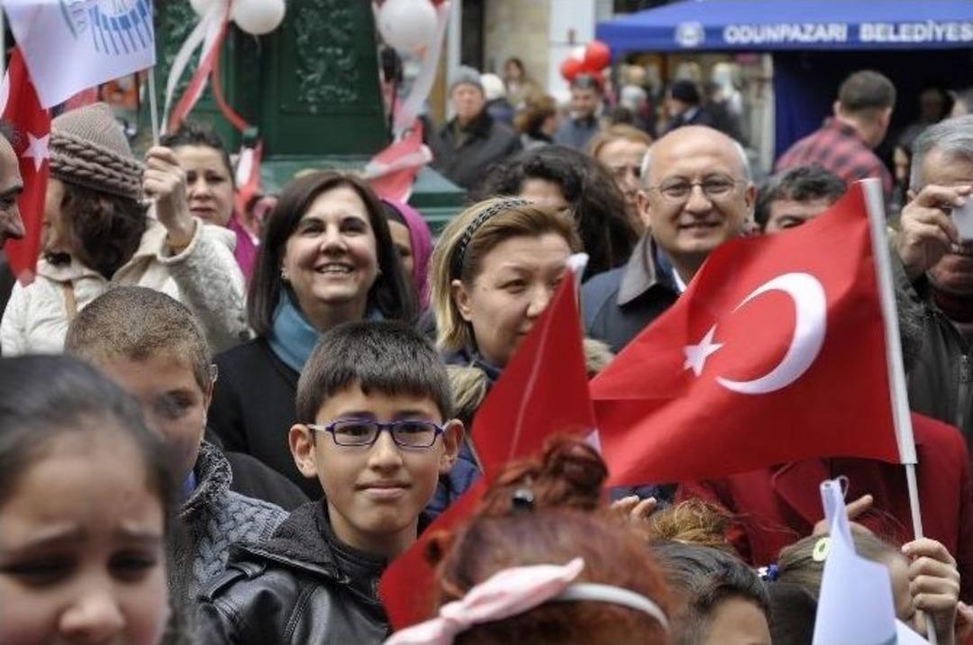 Prof. Dr. Gaye Usluer &Ccedil;ocukları Unutmadı