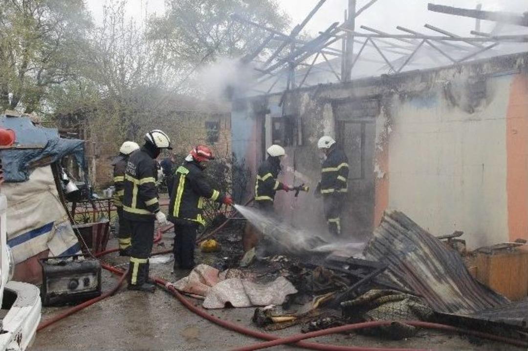 Elektrik Kontağından &Ccedil;ıkan Yangın 3 Aileyi Evsiz Bıraktı