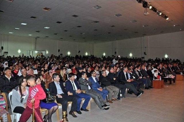 Demre’de Uluslararası Folklor Şenliği Düzenlendi