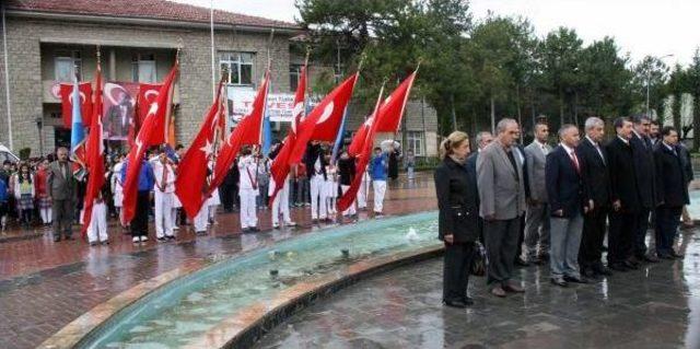 23 Nisan Elazığ’Da Yağmur Altında Kutlandı