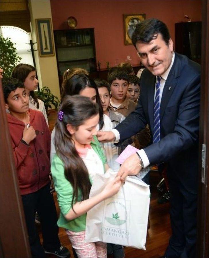 Başkan Dündar, Koltuğu Çocuklara Bıraktı G3