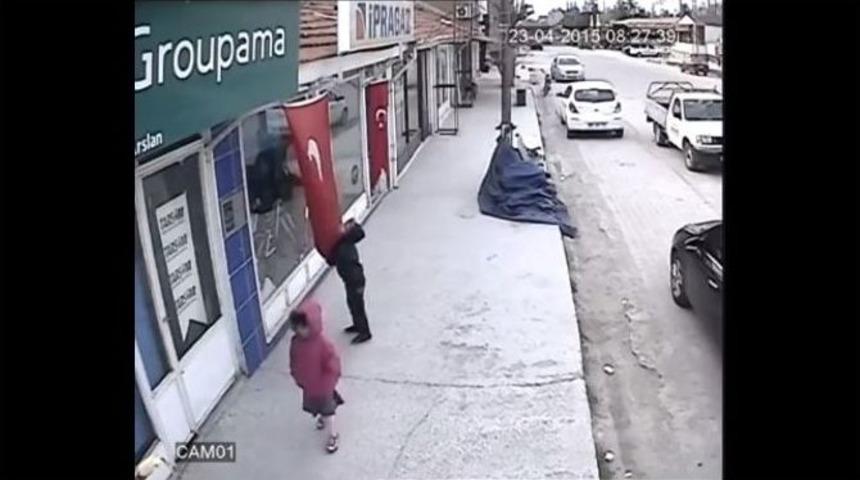 &Ccedil;ocuğun Bayrak Sevgisi B&ouml;yle Olur