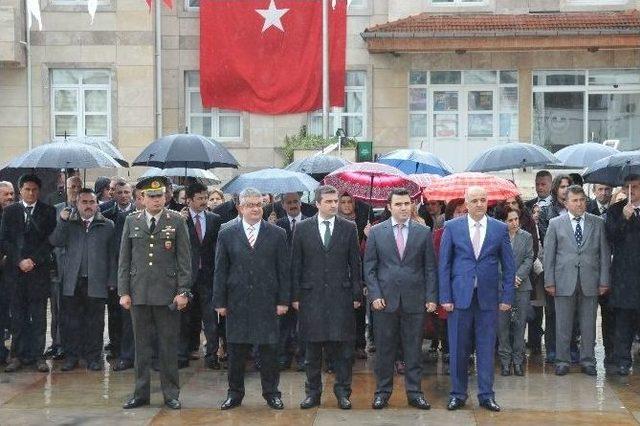 Akçakoca’da Yağmur Altında 23 Nisan Töreni