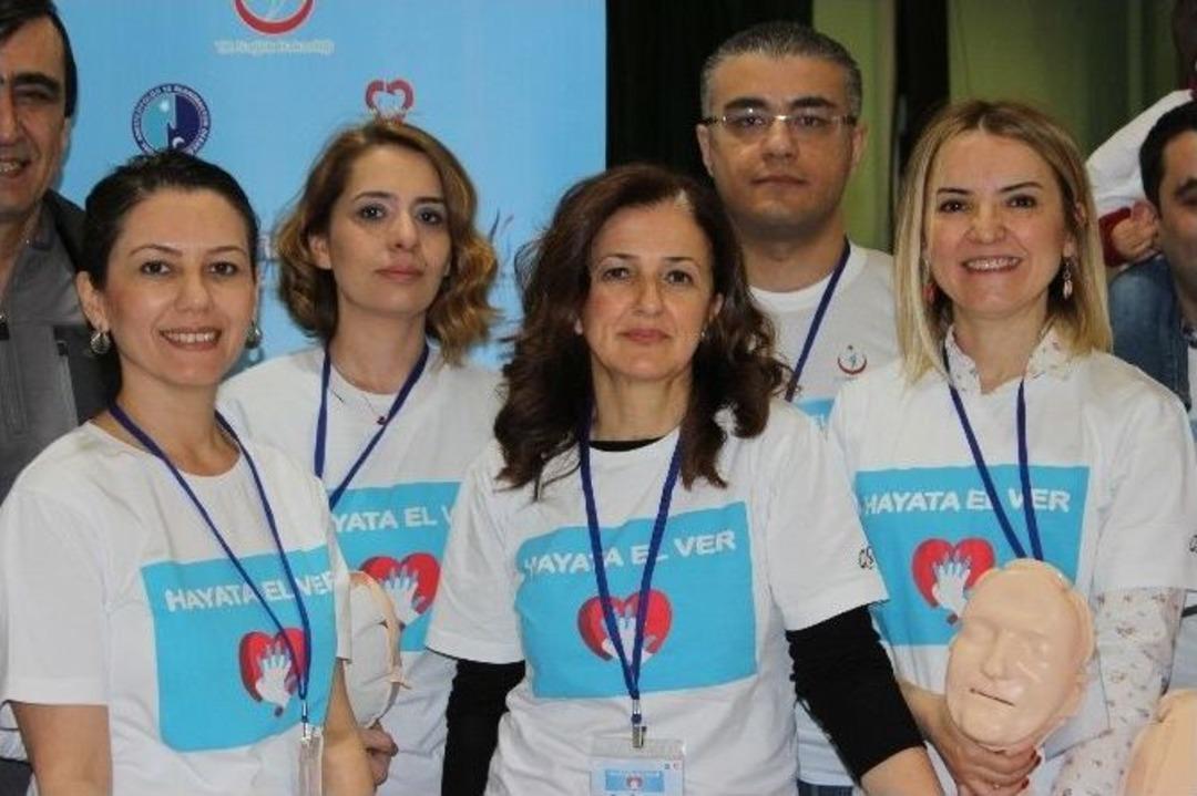 &lsquo;minikler Hayata El Veriyor&rdquo; Projesi