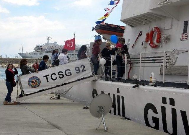 Alanya’da Sahil Güvenlik Botuna Yoğun İlgi