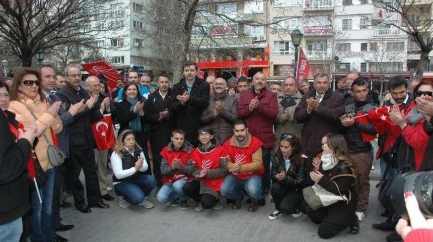 Chp&rsquo;li Gen&ccedil;ler T&uuml;rk Bayrağı Ve Kandil Simidi Dağıttı