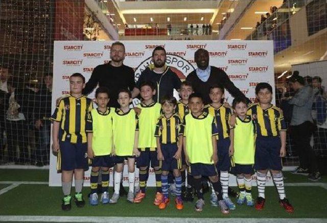 Kadlec Ve Webo 23 Nisan'da Çocuklarla Bir Araya Geldi