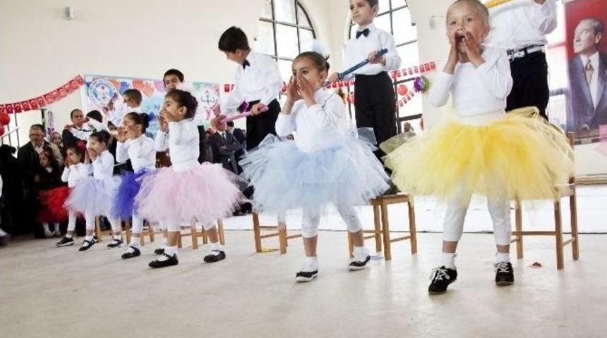 Ahlat&rsquo;ta 23 Nisan Coşkusu