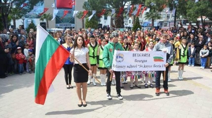 S&ouml;ke&rsquo;de Zeybek, Bulgar Ve Sırp Folkloruyla Buluştu