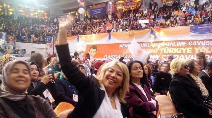 Okul M&uuml;d&uuml;r&uuml; Ak Parti'nin Kongresinde