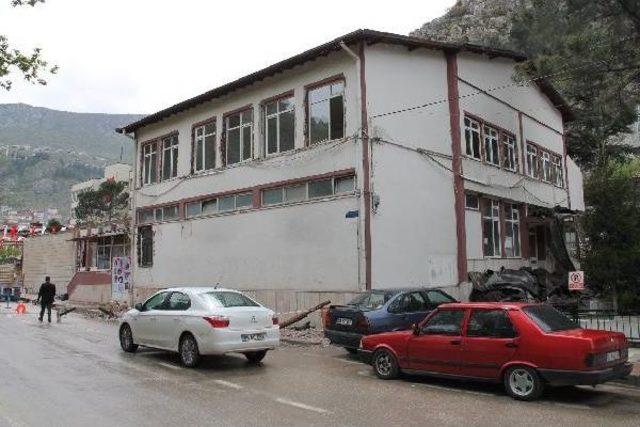 Amasya'da Eski Halk Eğitim Merkezi Binası Törenle Yıkıldı