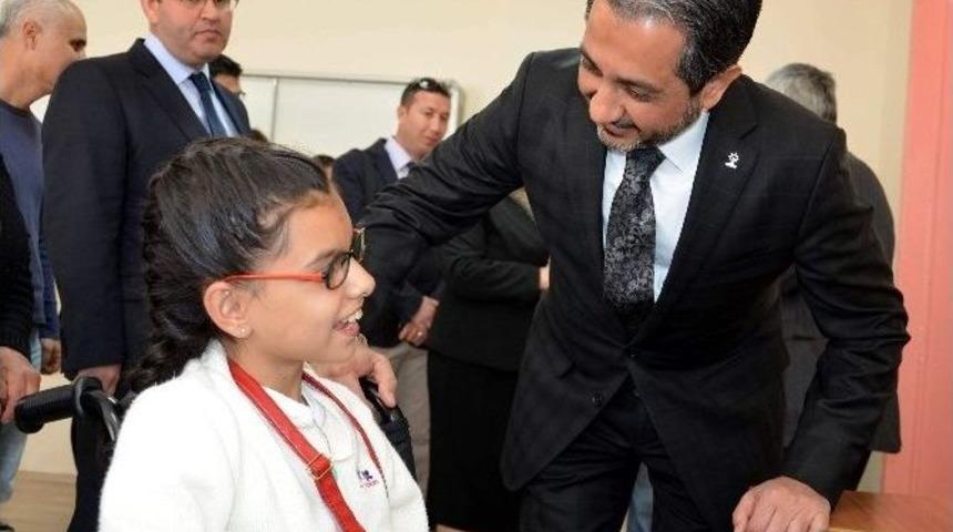 Sadık Atay&rsquo;dan K&uuml;&ccedil;&uuml;k İzel&rsquo;e Bayram Hediyesi