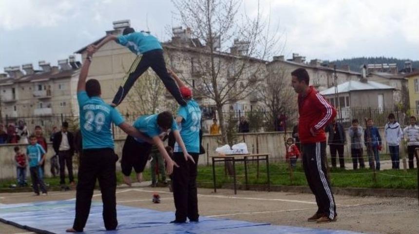 23 Nisan&rsquo;ı 3 Dilde Kutladılar