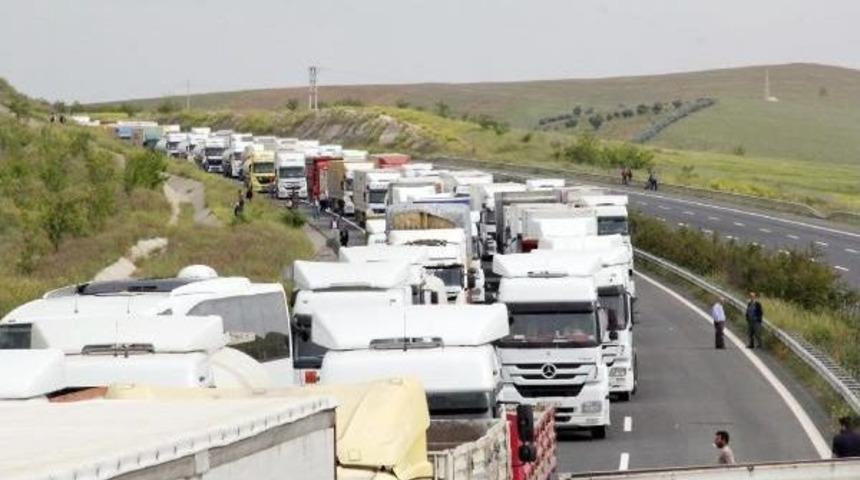 Şanlıurfa-Mardin Karayolunu Ulaşıma Kapattılar