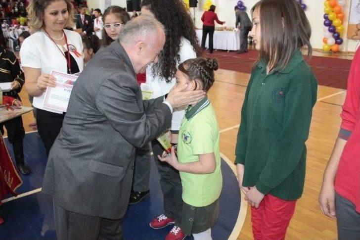 Minik Öğrencilerin Gösterileri Ayakta Alkışlandı G3