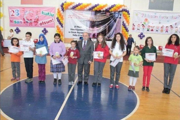 Minik Öğrencilerin Gösterileri Ayakta Alkışlandı G4