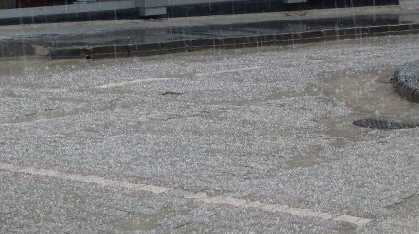 İslahiye&rsquo;de Dolu Yağışı Hayatı Olumsuz Etkiledi