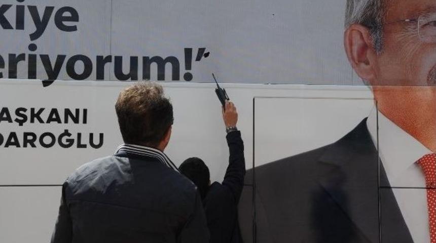 Chp&rsquo;nin Se&ccedil;im Otob&uuml;s&uuml;ne Saldırı