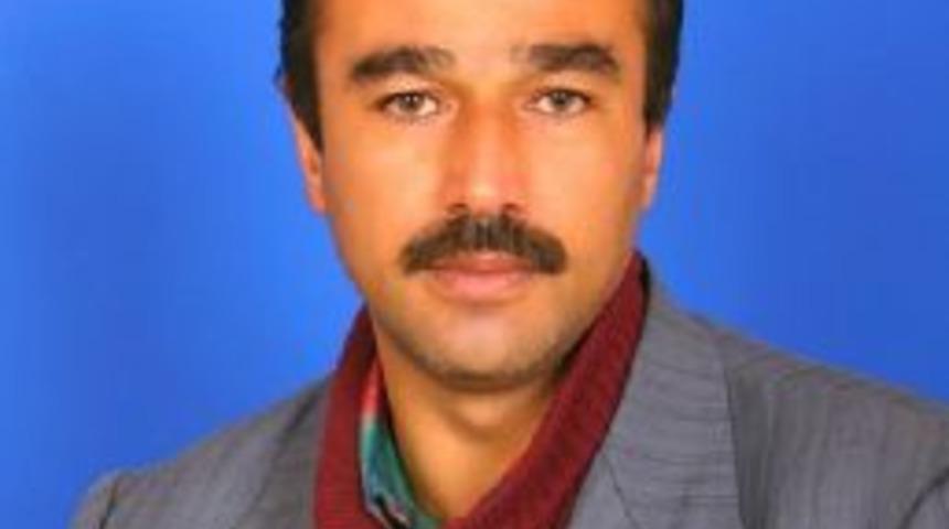 &Uuml;zerine &Ccedil;eltik Kabuğu Yığını D&ouml;k&uuml;len Iş&ccedil;i &Ouml;ld&uuml;