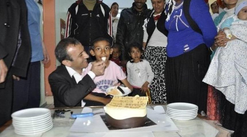 23 Nisan&rsquo;ı Hastanede Pasta Keserek Kutladılar